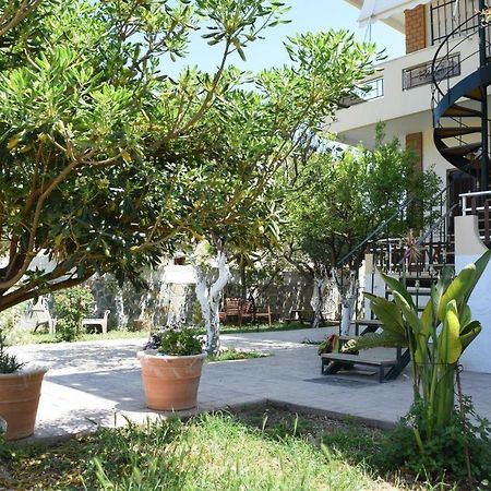 Modern Apartment With Garden Kíssamos Exterior foto